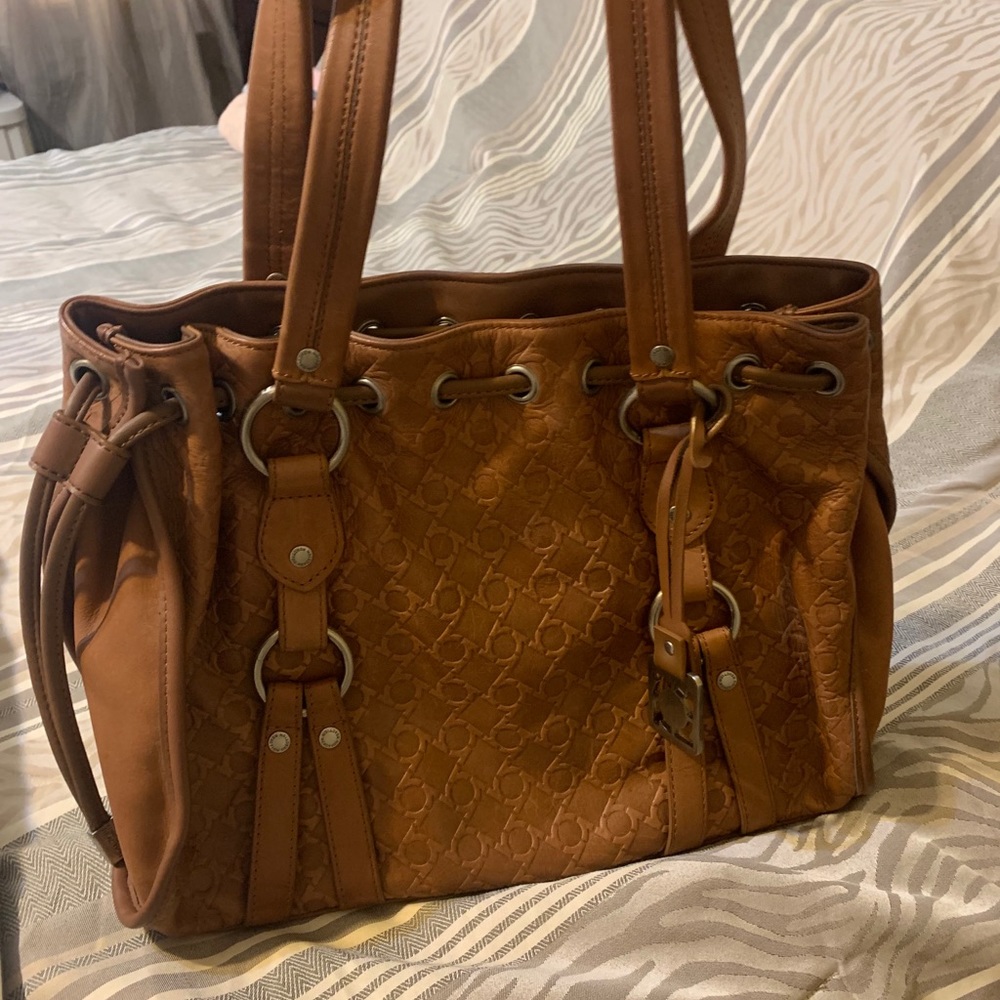 Kenneth Cole Reaction luggage color satchel